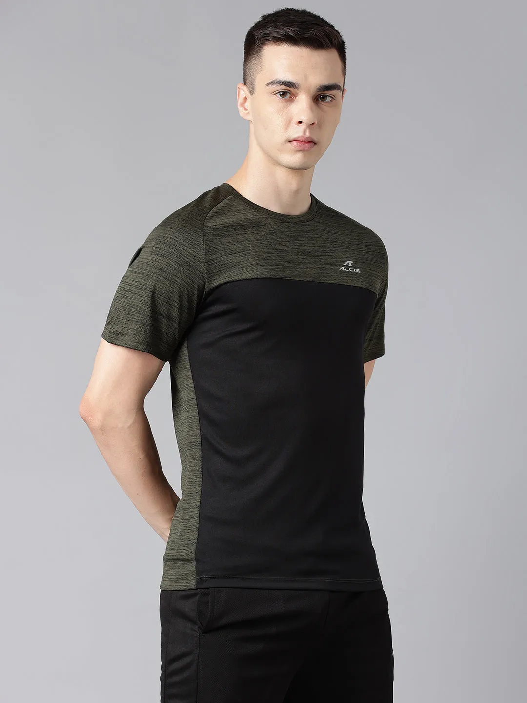 Alcis Men's Olive & Black Colour-Blocked Anti-Static Drytech  Slim-Fit Training Tee