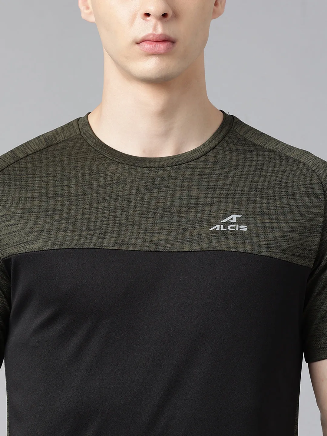 Alcis Men's Olive & Black Colour-Blocked Anti-Static Drytech  Slim-Fit Training Tee