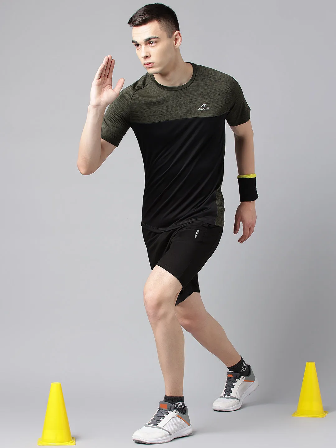 Alcis Men's Olive & Black Colour-Blocked Anti-Static Drytech  Slim-Fit Training Tee