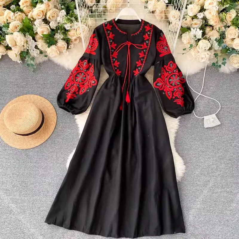 Bohemian Embroidered Flowers Round Neck Dress Pleated Loose Summer Dress 1003