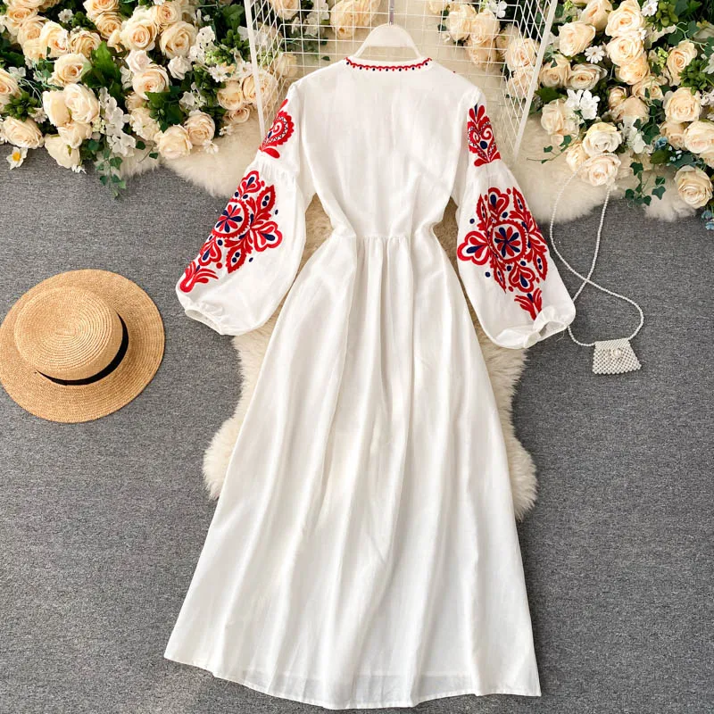 Bohemian Embroidered Flowers Round Neck Dress Pleated Loose Summer Dress 1003