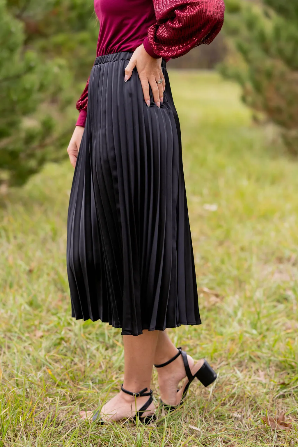 Chic Pleated Midi Skirt