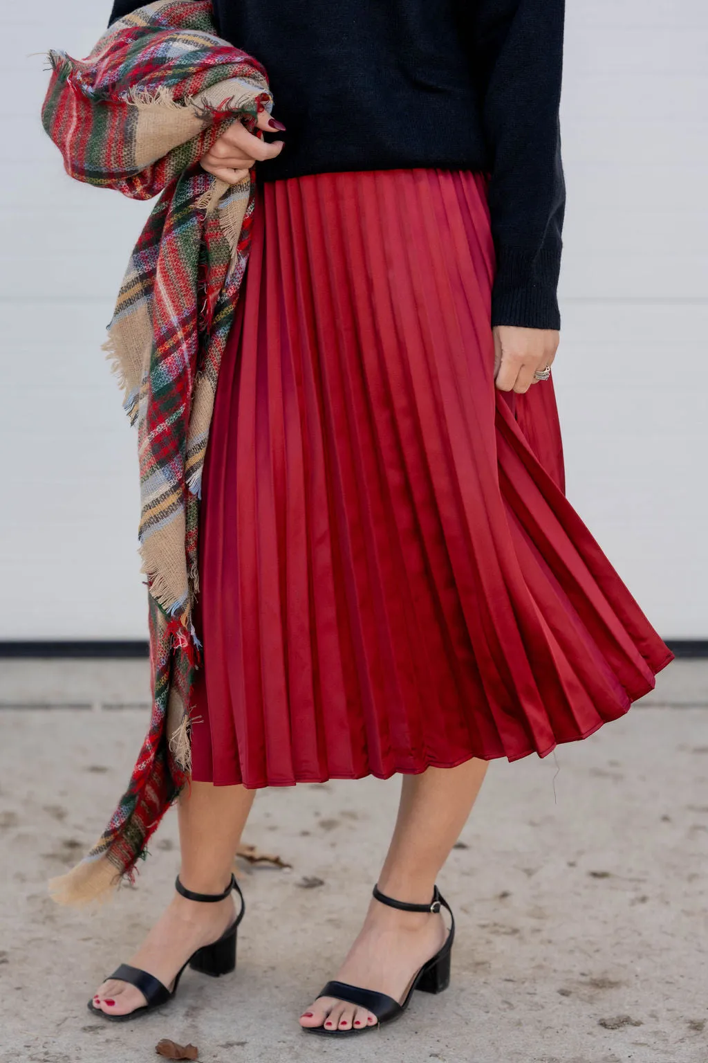 Chic Pleated Midi Skirt