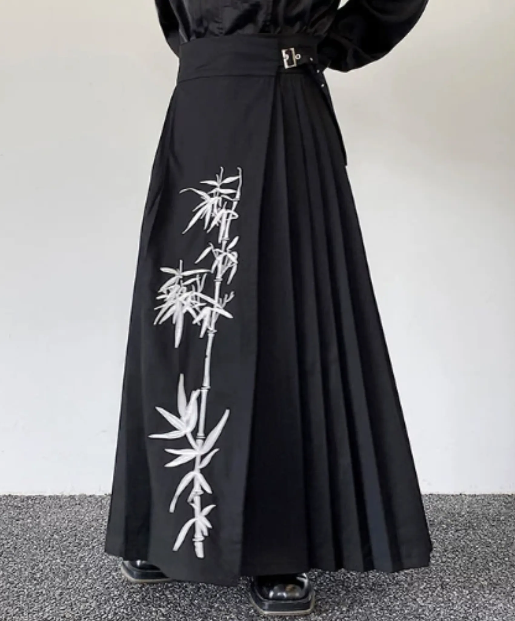 dark chinese bamboo design pleated skirt EN1132