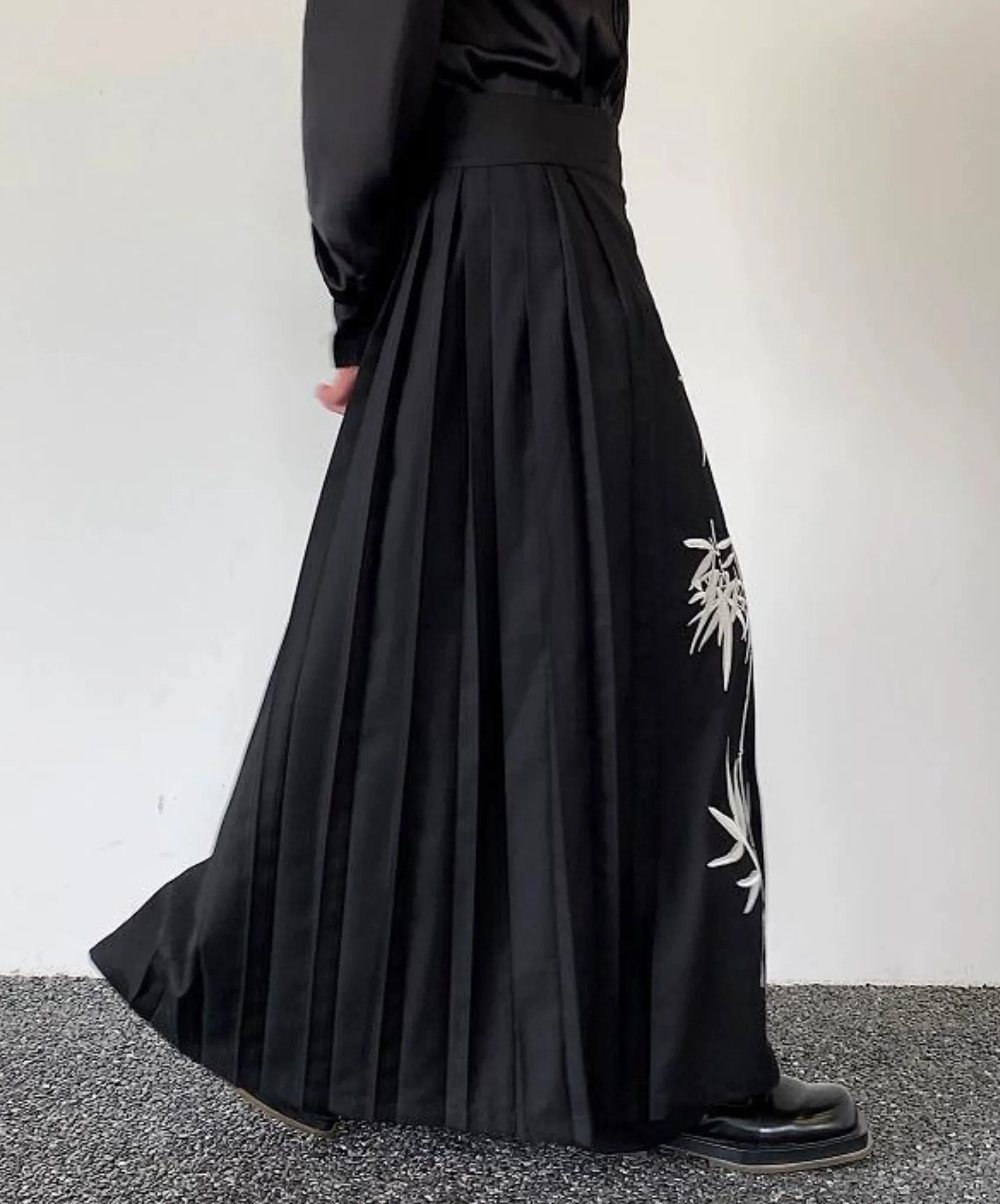 dark chinese bamboo design pleated skirt EN1132