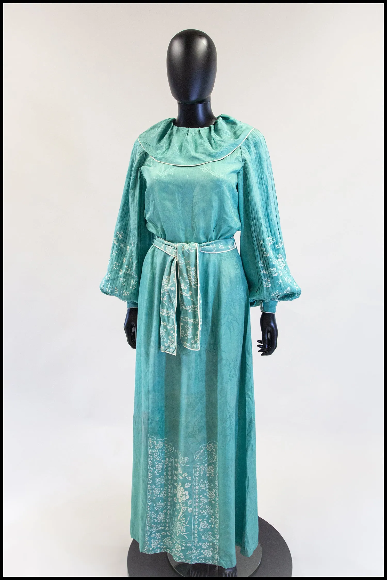 Vintage 1930s Jade Green Silk Damask Chinese Gown