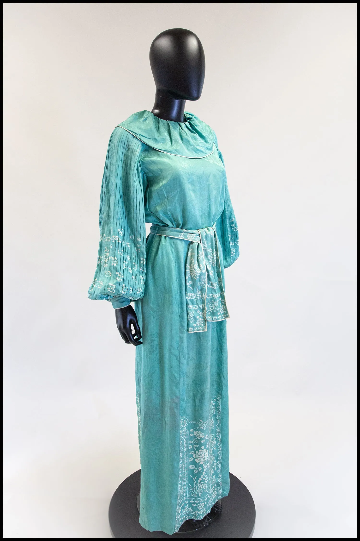 Vintage 1930s Jade Green Silk Damask Chinese Gown