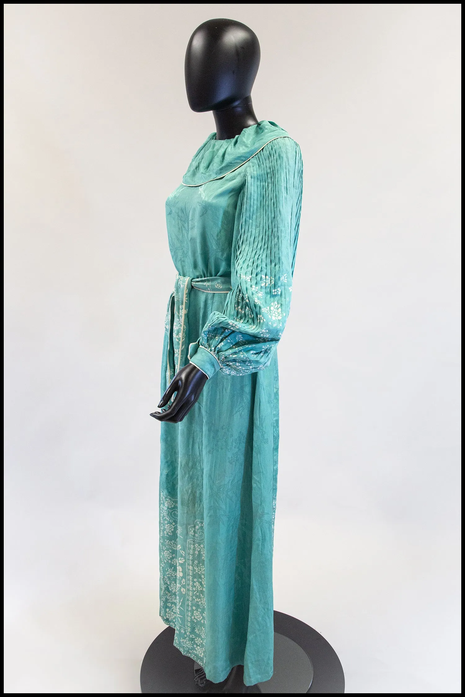 Vintage 1930s Jade Green Silk Damask Chinese Gown