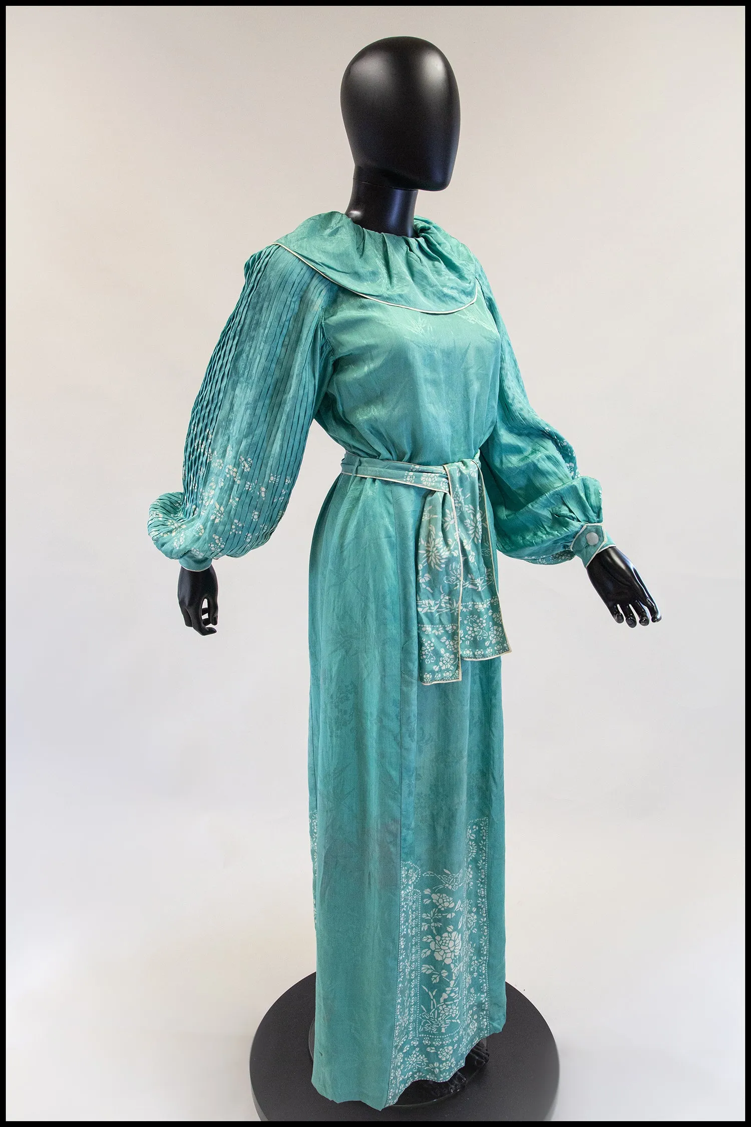 Vintage 1930s Jade Green Silk Damask Chinese Gown