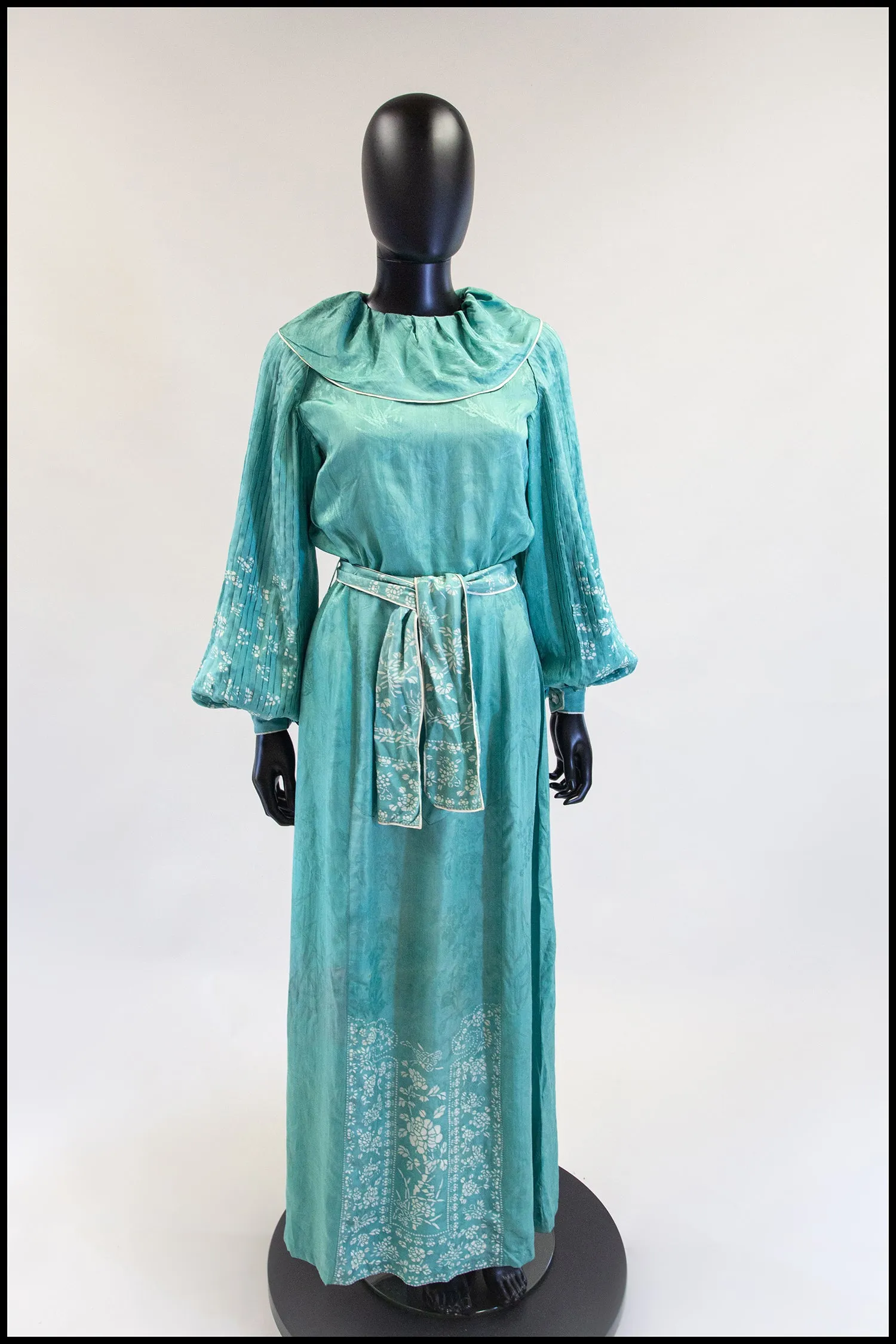 Vintage 1930s Jade Green Silk Damask Chinese Gown